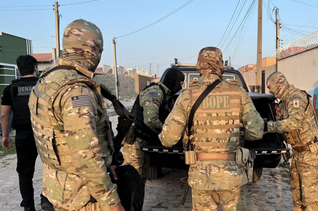 Polícia Civil prende dois homens em flagrante por tráfico de drogas e porte de arma ilegal em Altos