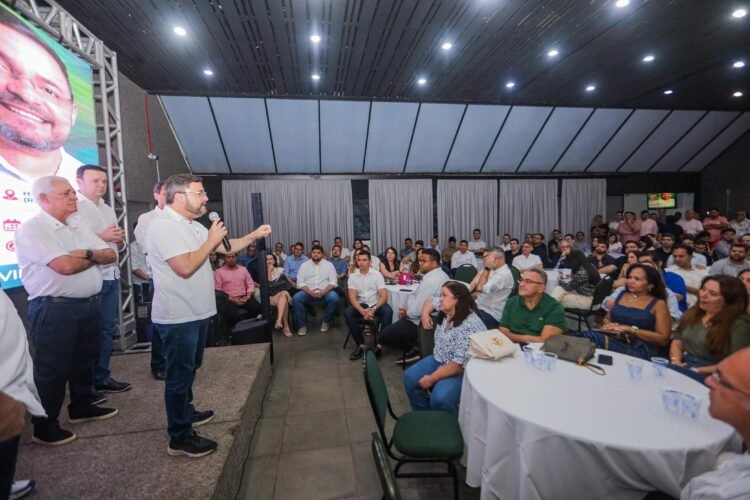Fábio Novo reúne 200 médicos para buscar soluções para a saúde de Teresina