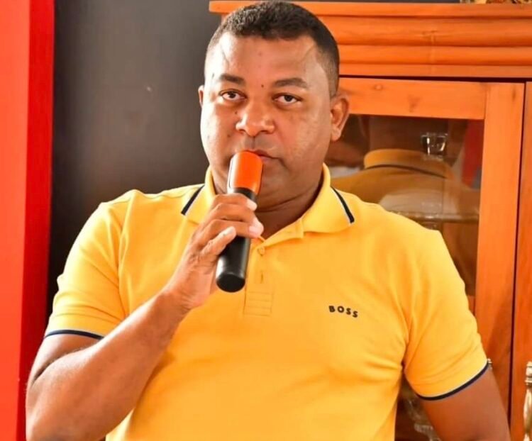 Ataque religioso: candidato a Vereador de Floriano, Rogério Canuto, debocha de visita de Dr. Marcus Vinícius a Terreiro de Umbanda