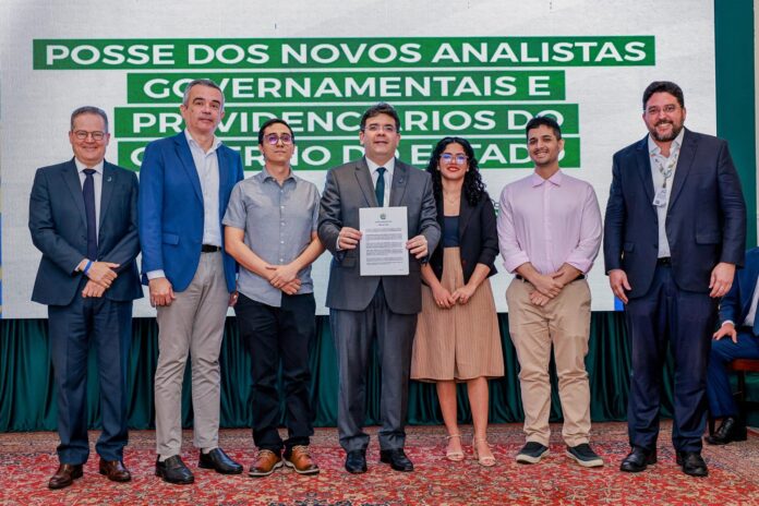 Solenidade-de-posse-dos-aprovados-no-concurso-para-os-cargos-de-Analista-Governamental-e-Previdenciario-do-Governo-do-Estado-Seplan-Sead-PIPREV-18-scaled