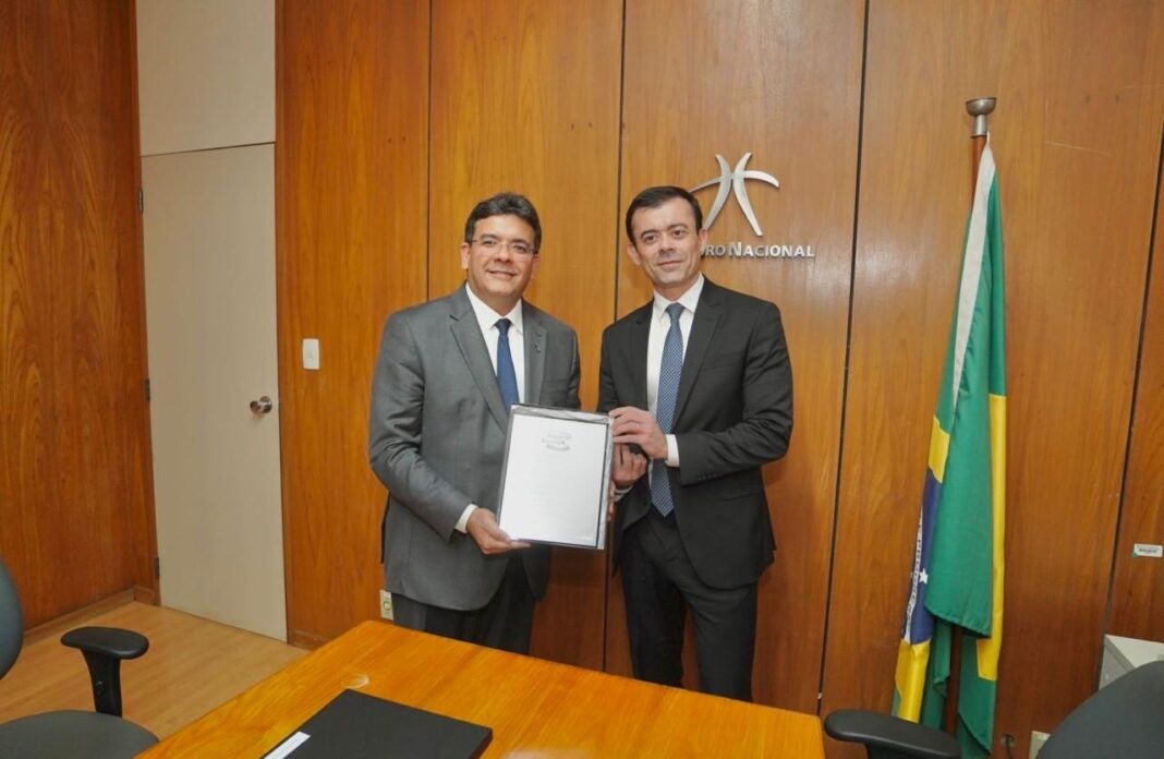 Rafael Fonteles é homenageado pelo Tesouro Nacional por engajamento do Piauí em olimpíada financeira