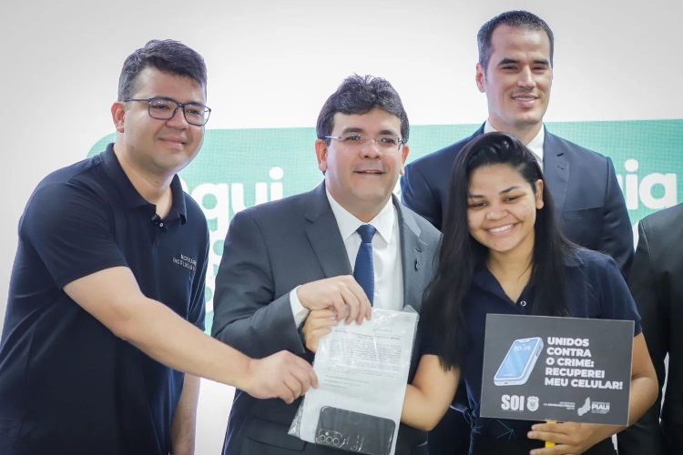 Governador participa da devolução de 167 celulares recuperados em ação que já alcançou mais de 13 mil unidades
