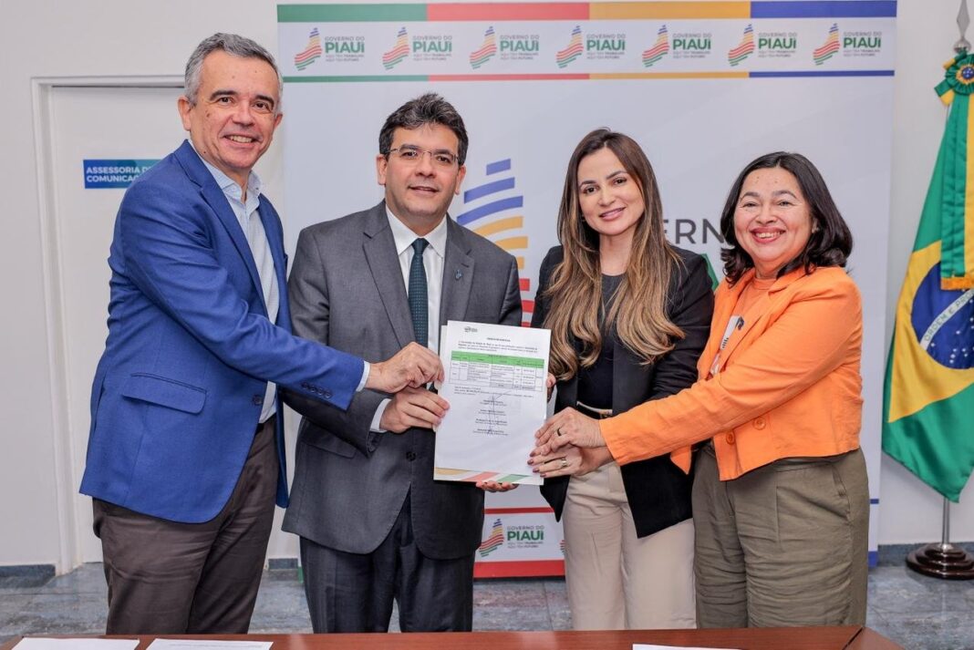 Rafael Fonteles assina ordens de serviço para 35 novas obras do OPA