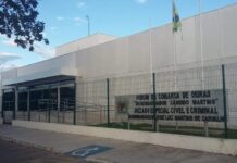 Mulher é absolvida em julgamento por morte do companheiro em Oeiras