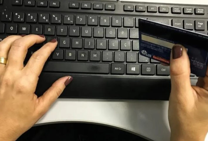 Golpes de “limpa nome” aumentam no fim do ano; criminosos criam sites falsos e usam perfis patrocinados