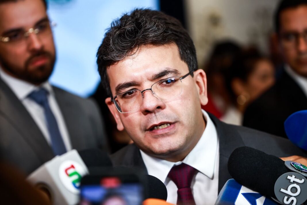 Governador determina solução imediata para atraso na emissão das CNHs no Piauí; Agespisa segue em processo de extinção