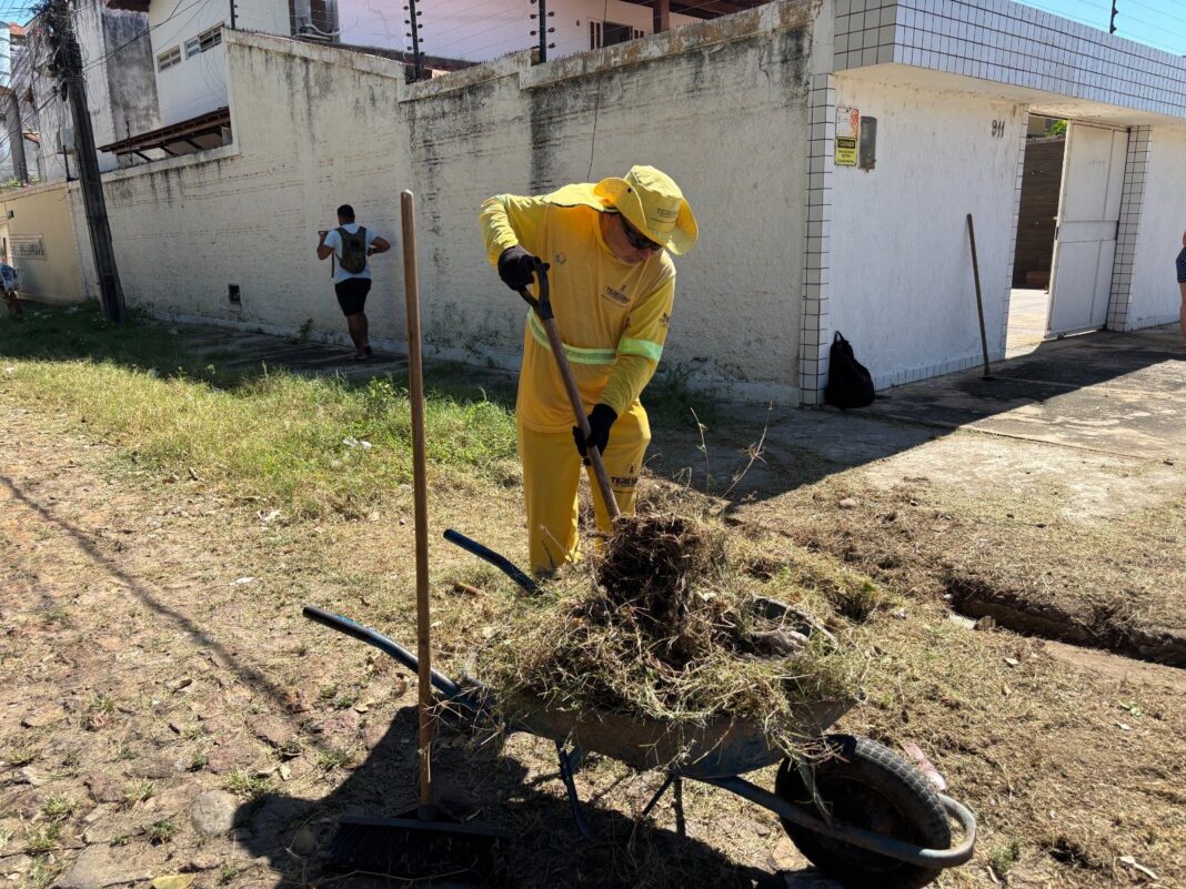 Mutirão de limpeza contra dengue chega ao bairro Pio XII neste sábado (8) Mutirão de limpeza contra dengue chega ao bairro Pio XII neste sábado (8)