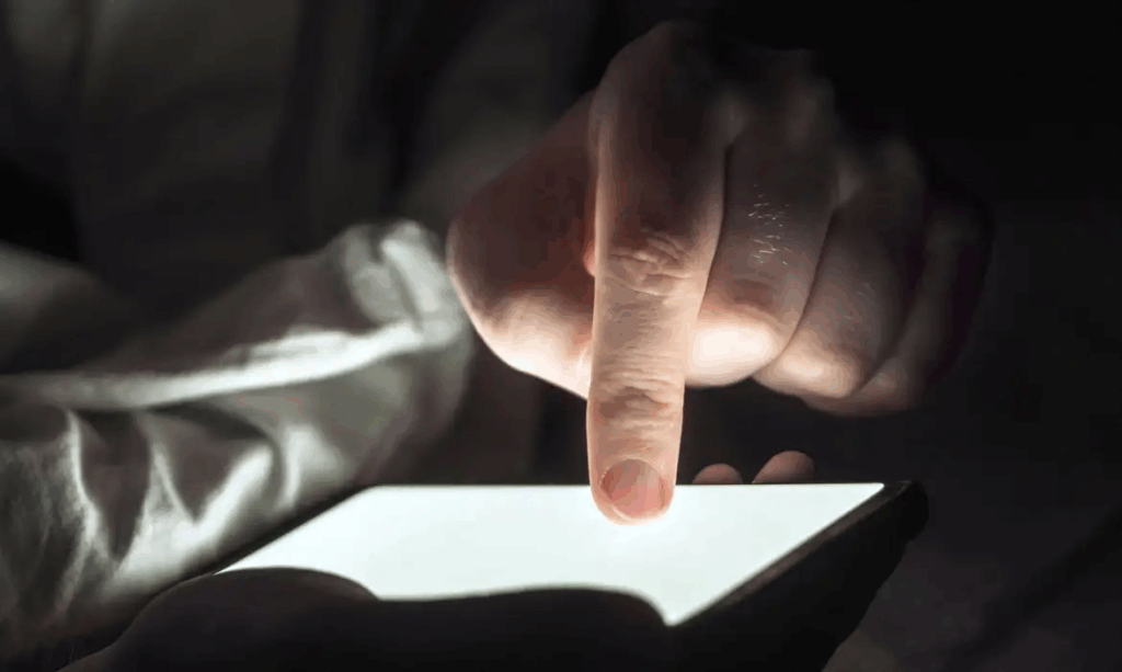 Lei amplia punição a crimes sexuais online contra crianças Lei amplia punição a crimes sexuais online contra crianças