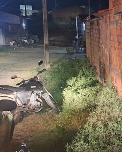 Ataque a tiros deixa idoso e mulher feridos e mata cachorro na zona Norte de Teresina Ataque a tiros deixa idoso e mulher feridos e mata cachorro na zona Norte de Teresina