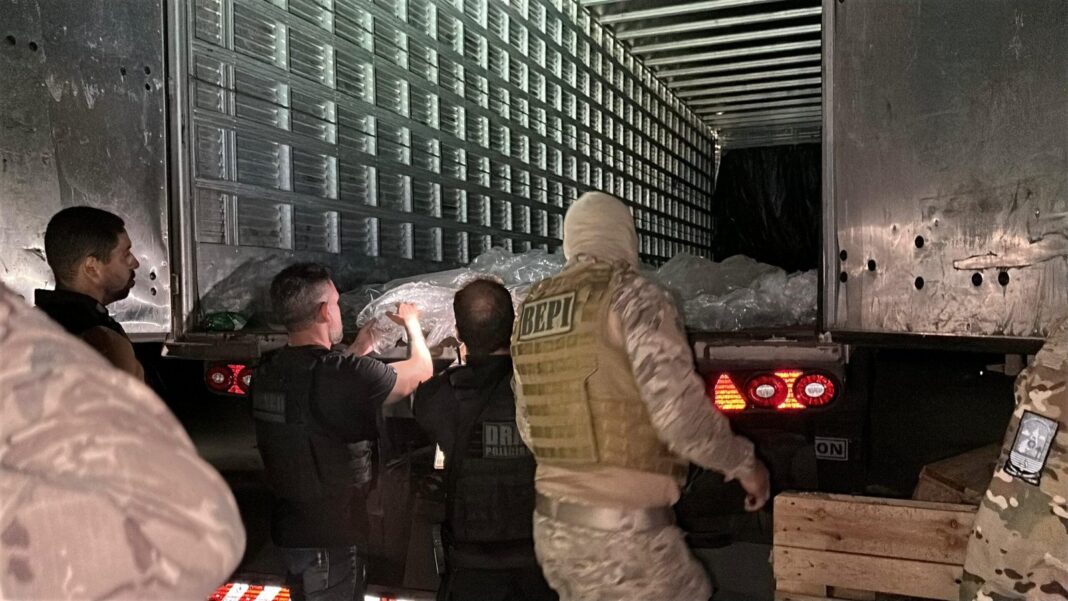 Operação recupera 30 toneladas de carga roubada e prende suspeito de integrar quadrilha no Piauí Operação recupera 30 toneladas de carga roubada e prende suspeito de integrar quadrilha no Piauí