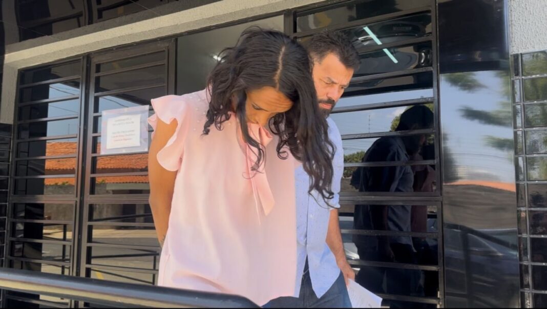 Madrasta é presa após criança com câncer terminal dar entrada em hospital com lesões Madrasta é presa após criança com câncer terminal dar entrada em hospital com lesões