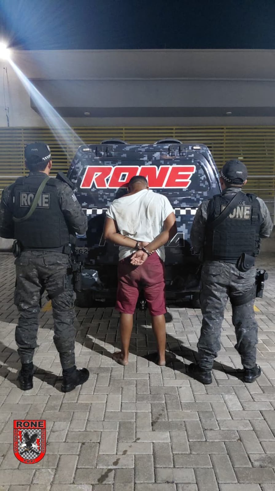 Homem é detido suspeito de ameaçar ex-companheira e atirar em via pública em Teresina Homem é detido suspeito de ameaçar ex-companheira e atirar em via pública em Teresina
