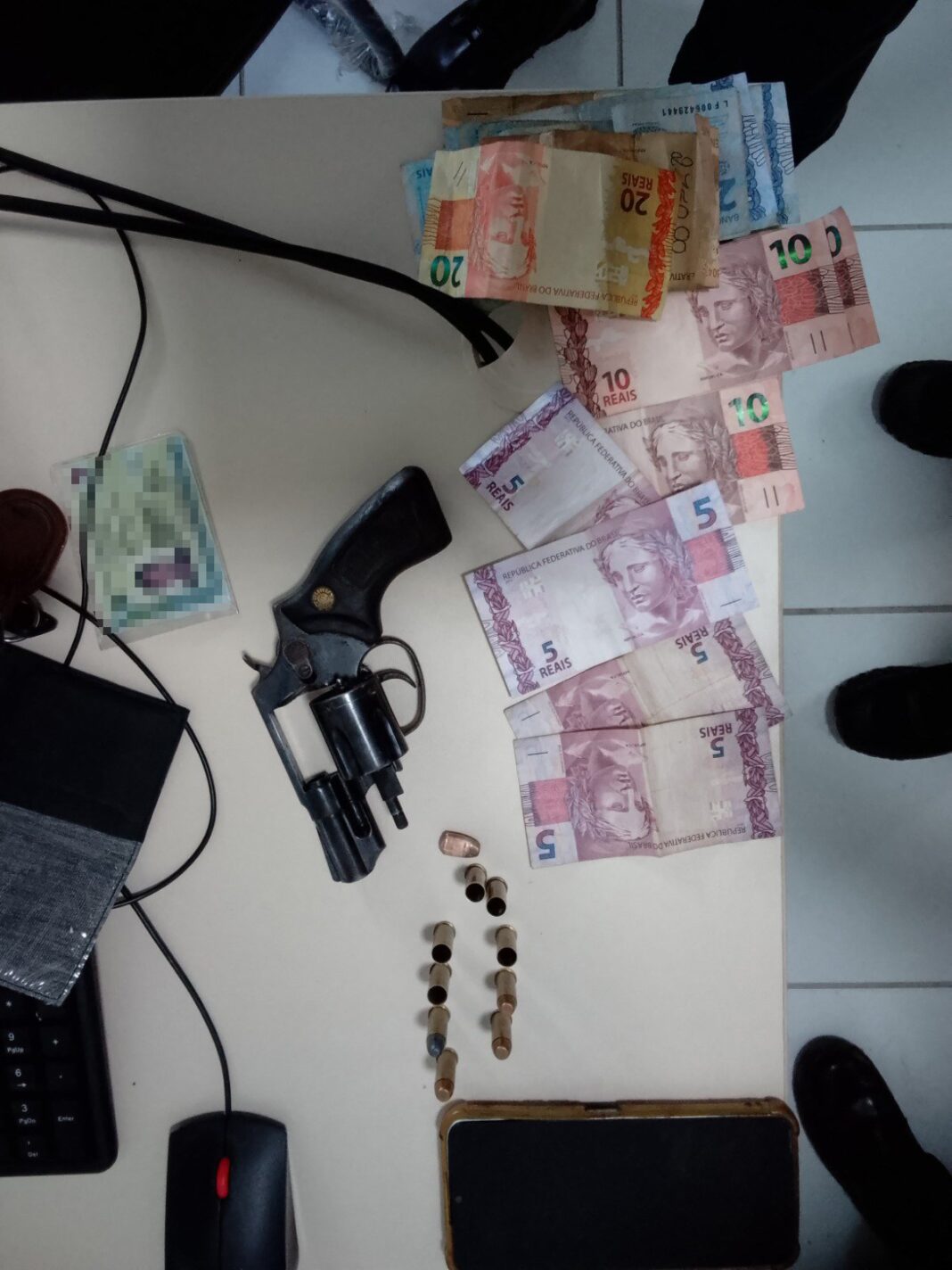 Irmãos são baleados durante tentativa de assalto e imobilizam suspeito em Barras Irmãos são baleados durante tentativa de assalto e imobilizam suspeito em Barras
