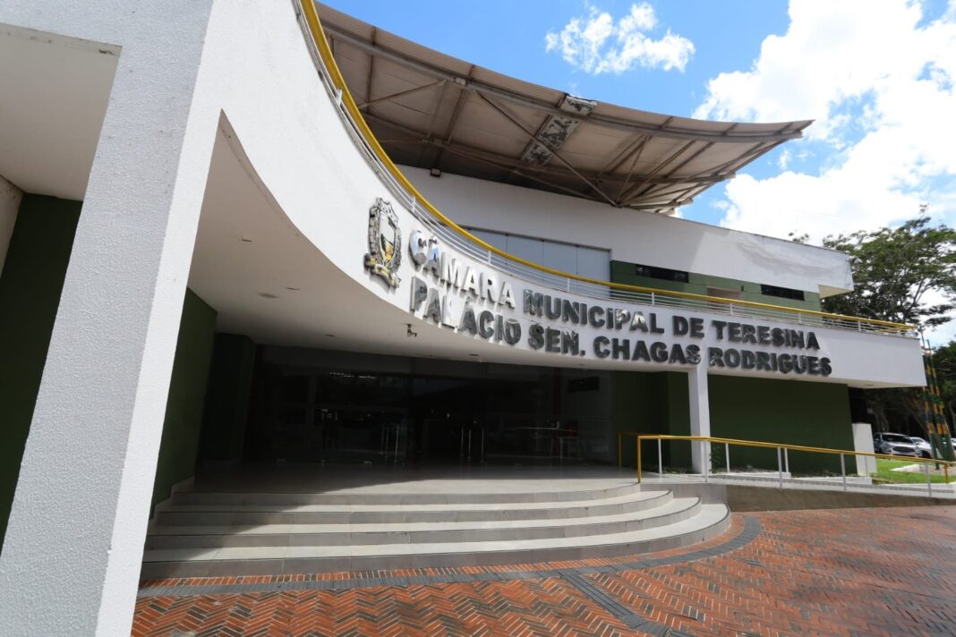 Câmara de Teresina adia votação de empréstimo de até R$ 700 milhões proposto pela Prefeitura Câmara de Teresina adia votação de empréstimo de até R$ 700 milhões proposto pela Prefeitura