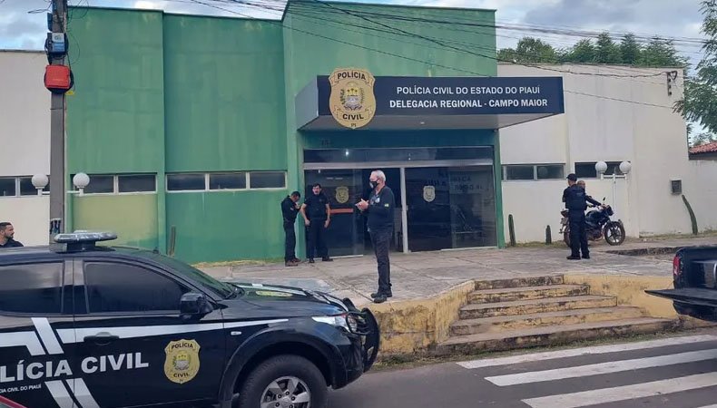 Mulher esfaqueia companheiro após flagrar suspeita de abuso sexual contra filha de 12 anos em Campo Maior Mulher esfaqueia companheiro após flagrar suspeita de abuso sexual contra filha de 12 anos em Campo Maior