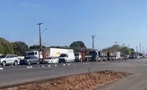 Nova alteração no trânsito provoca congestionamentos na entrada do Dirceu Nova alteração no trânsito provoca congestionamentos na entrada do Dirceu