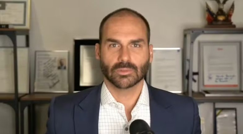 Eduardo Bolsonaro é demitido da Polícia Federal por abandono de cargo Eduardo Bolsonaro é demitido da Polícia Federal por abandono de cargo