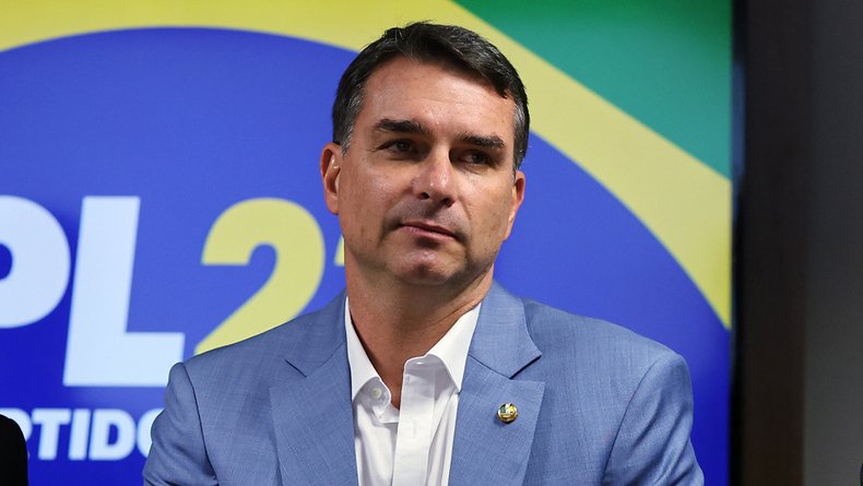 Flávio Bolsonaro viajou em jato ligado a empresa que teve Daniel Vorcaro como sócio Flávio Bolsonaro viajou em jato ligado a empresa que teve Daniel Vorcaro como sócio