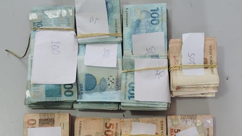 Motociclista é preso com R$ 57 mil escondidos na roupa no Centro de Teresina Motociclista é preso com R$ 57 mil escondidos na roupa no Centro de Teresina