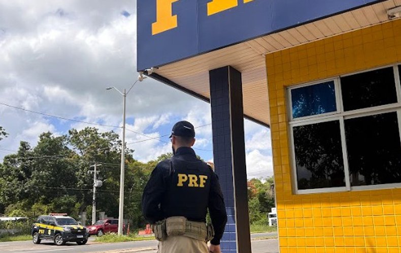 PRF apreende R$ 404 mil em espécie dentro de veículo na BR-316, em Valença do Piauí PRF apreende R$ 404 mil em espécie dentro de veículo na BR-316, em Valença do Piauí
