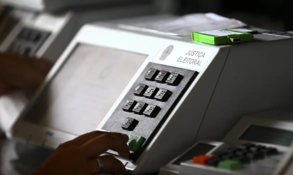 TRE-PI vai ligar todas as urnas eletrônicas no sábado para testar equipamentos antes da eleição TRE-PI vai ligar todas as urnas eletrônicas no sábado para testar equipamentos antes da eleição