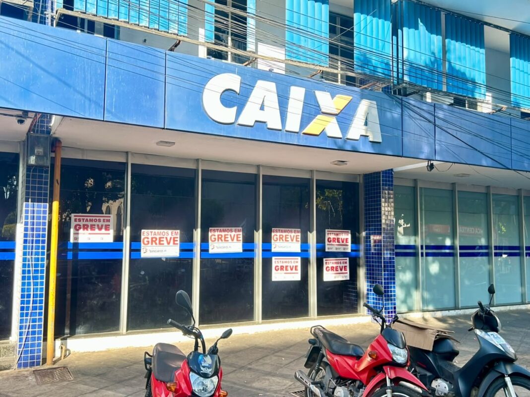 Greve dos bancários da Caixa chega ao fim e agências retomam atendimento nesta quarta Greve dos bancários da Caixa chega ao fim e agências retomam atendimento nesta quarta