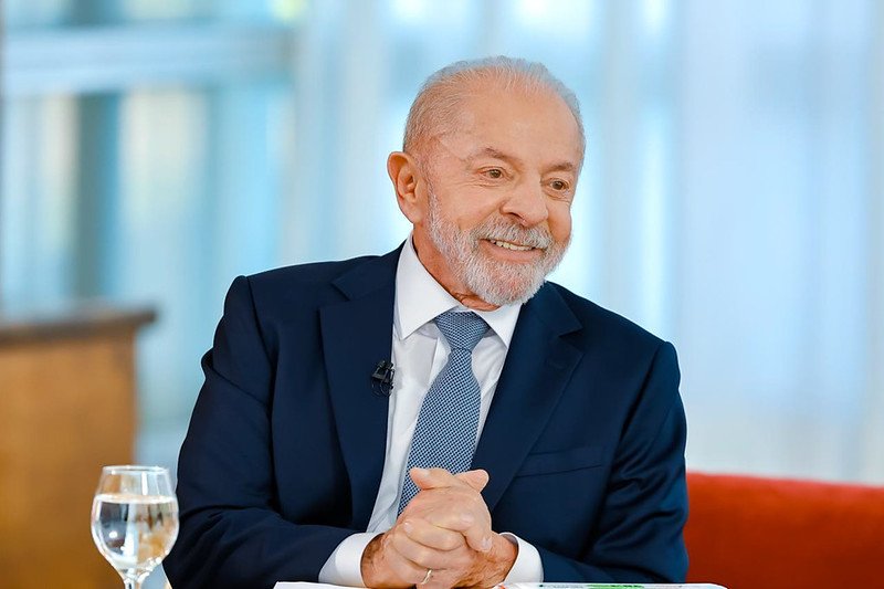 Lula anuncia proposta de Pé-de-Meia Universitário com bolsa mensal de R$ 700 Lula anuncia proposta de Pé-de-Meia Universitário com bolsa mensal de R$ 700