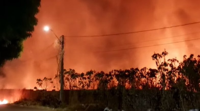 Incêndio atinge região da Piçarreira e mobiliza Corpo de Bombeiros em Teresina Incêndio atinge região da Piçarreira e mobiliza Corpo de Bombeiros em Teresina