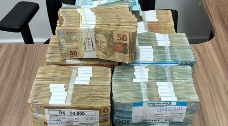 PF prende três homens com cerca de R$ 750 mil em espécie em Picos PF prende três homens com cerca de R$ 750 mil em espécie em Picos