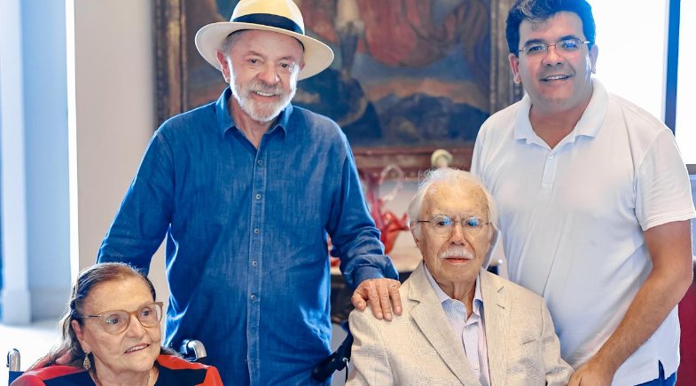 Rafael Fonteles acompanha Lula em visita ao ex-presidente José Sarney após agenda de campanha Rafael Fonteles acompanha Lula em visita ao ex-presidente José Sarney após agenda de campanha