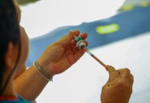 Vacina contra meningite é liberada temporariamente para pessoas de até 59 anos